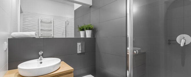 Modernes Badezimmer