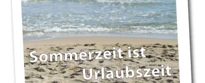 Ein Polaroid zeigt Strand und Meer.